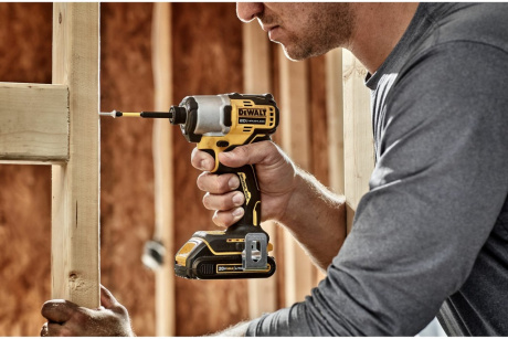 Купить Шуруповерт аккумуляторный DEWALT DCF 840 N импульсный фото №2